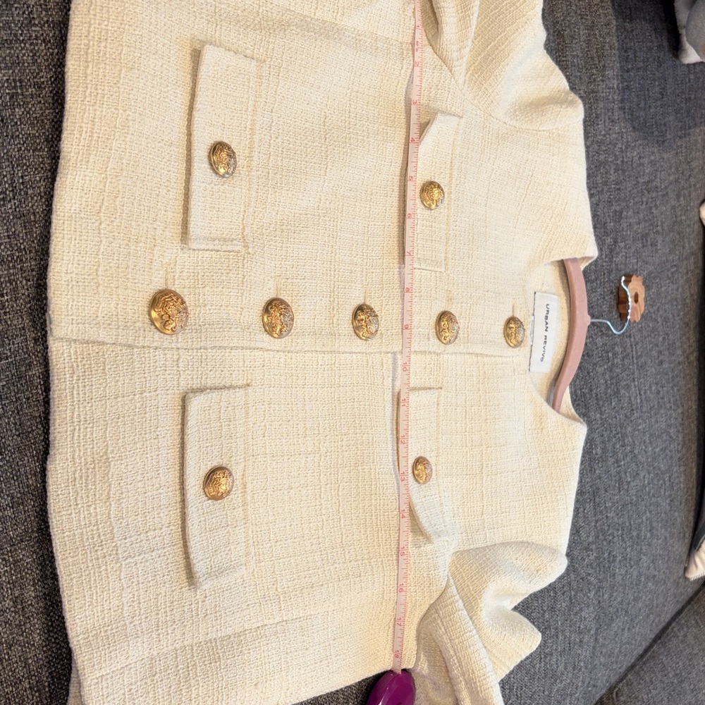 Little white jacket with gold buttons - Picture 10 of 11